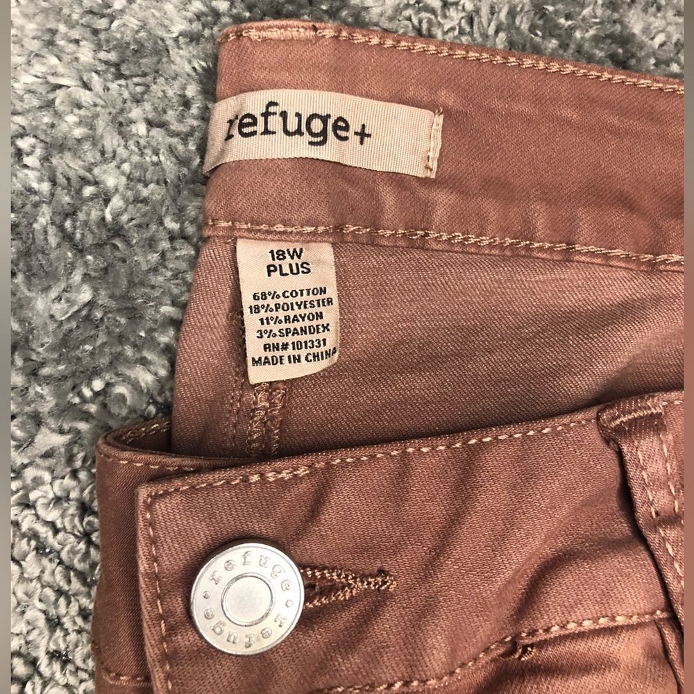 NWOT REFUGE+ SALMON PINK DISTRESSED JEANS